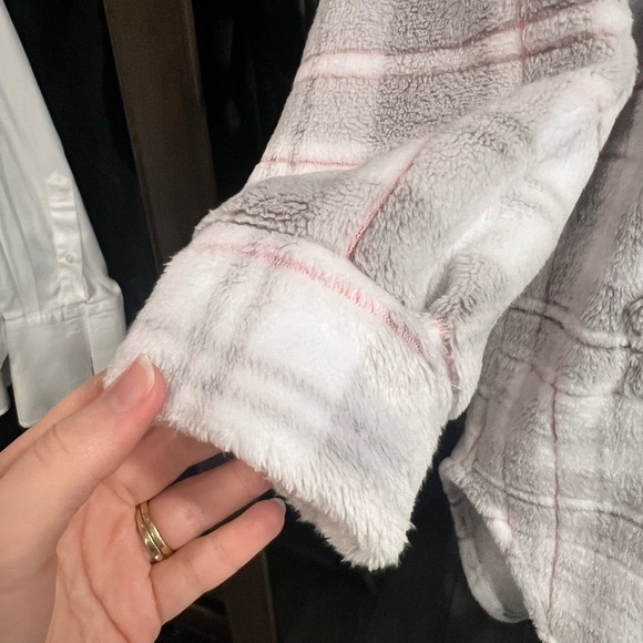 Cuddle Duds Zippered Robe - Picture 2 of 4